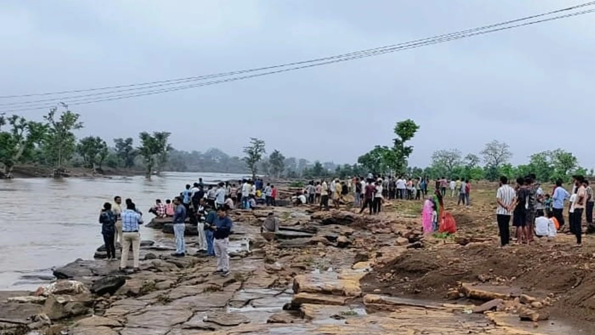 गुना में लगातार हो रही बारिश, कोहन नदी में ट्रैक्टर-ट्राली सहित बहे दो भाई