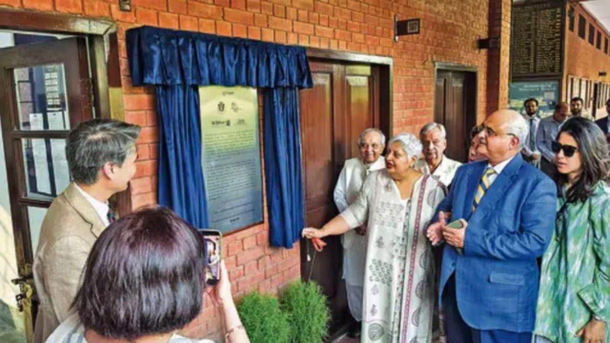 पाकिस्तान के उद्योगपति ने पंजाब के पूर्व मुख्यमंत्री को दिया अनोखा ट्रिब्यूट, लाहौर के कॉलेज में समर्पित किया क्लासरूम