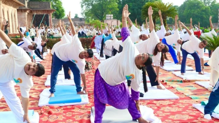 योग दिवस: इंदौर सहित मालवा-निमाड़ के अंचल में भी बड़ी संख्या में योगाभ्यास कर दिया बेहतर सेहत का संदेश