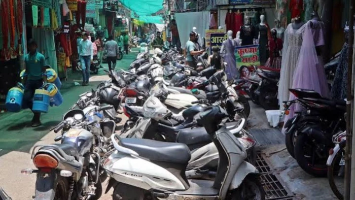 इंदौर में जनता को नहीं मिल रहा है मौलिक अधिकार वाला ‘फुटपाथ‘ इंदौर में जनता को नहीं मिल रहा है मौलिक अधिकार वाला ‘फुटपाथ‘