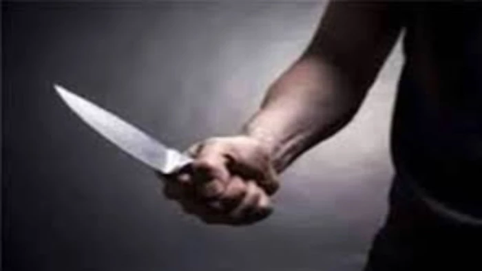 उज्जैन: नर्मदा एक्सप्रेस के जनरल कोच की भीड़ में धक्का लगने पर युवक को चाकू मारे, हालत नाजुक