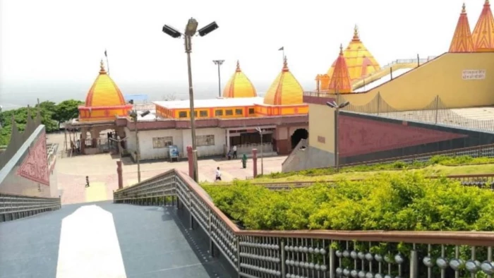 सलकनपुर के 97 करोड़ के देवी लोक में पहली बारिश का असर, टपकते स्तंभ और अधूरे काम ने खोली पोल