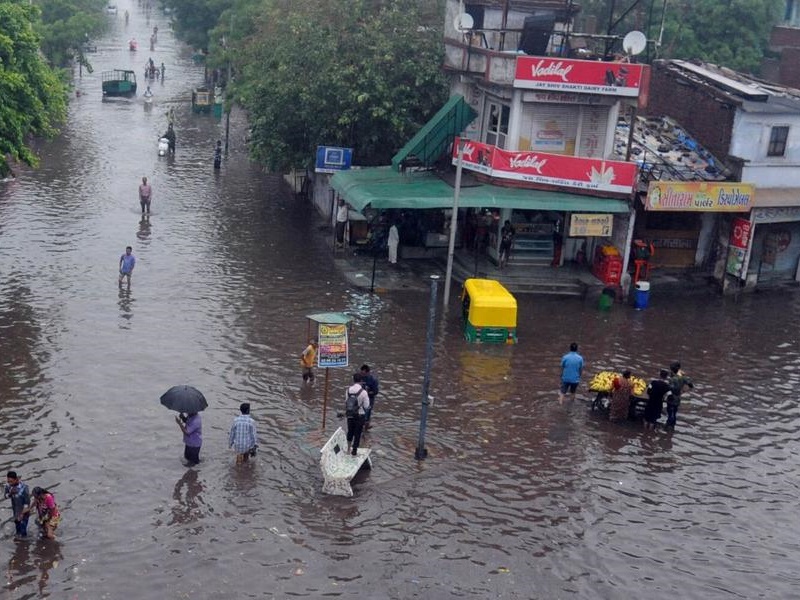 Gujarat Weather Update : मौसम विभाग ने जताई दो दिनों तक गुजरात में भारी वर्षा की आशंका