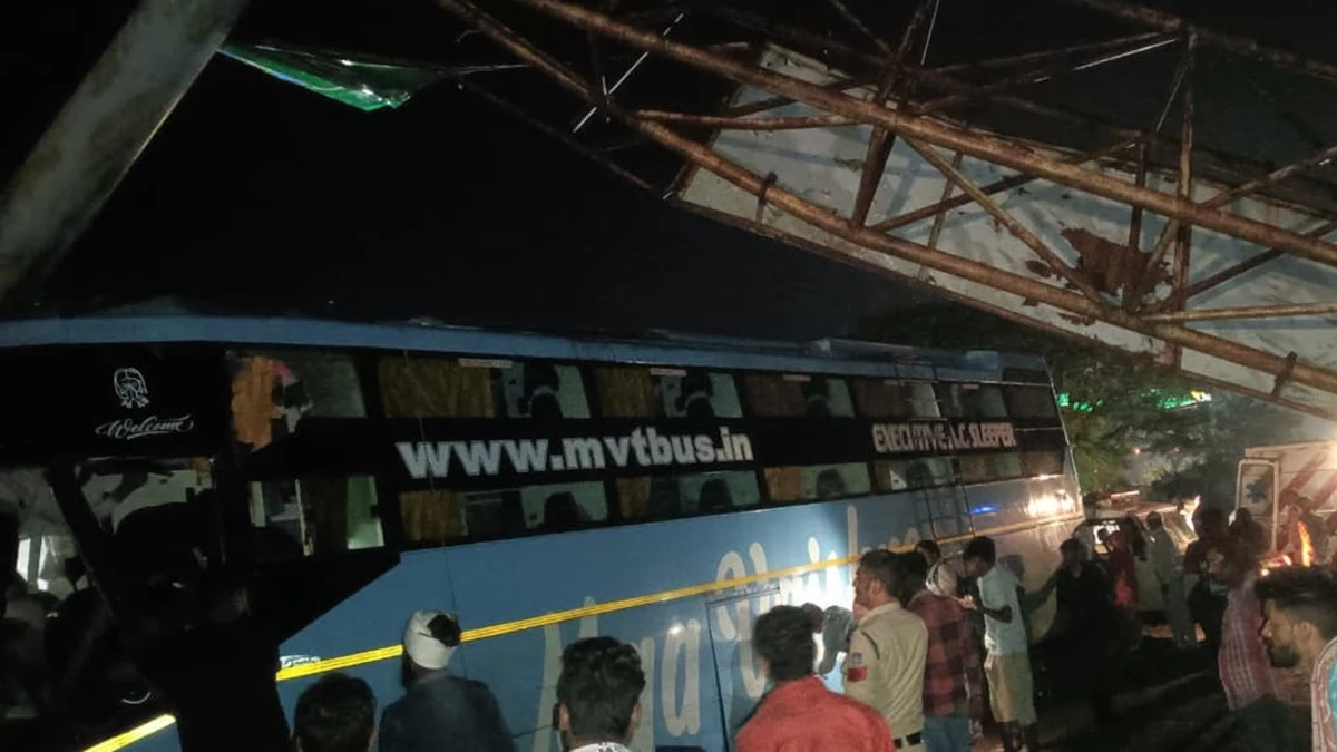 शिवपुरी में दुर्घटना : क्लीनर चला रहा था बस, एक बार कच्चे में उतारी फिर दूसरी बार पोल में मार दी