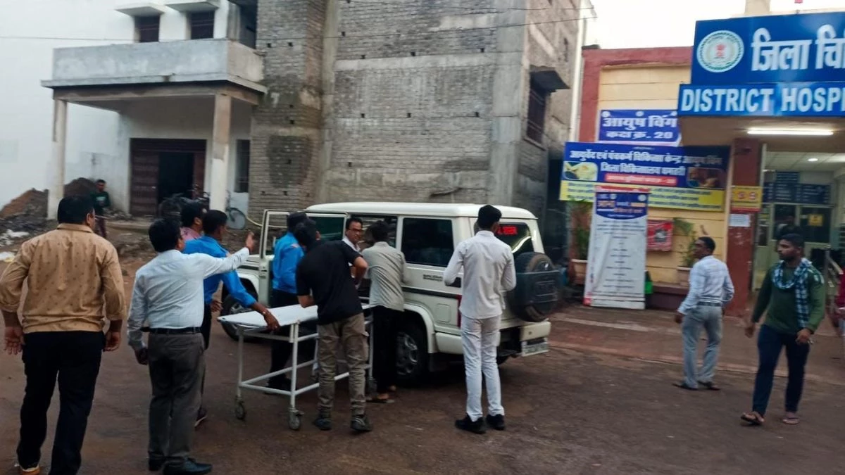 हाई कोर्ट के आदेश के बाद छिनने वाला था मकान, गुस्से में महिला ने तहसीलदार के ऑफिस में पिया जहर