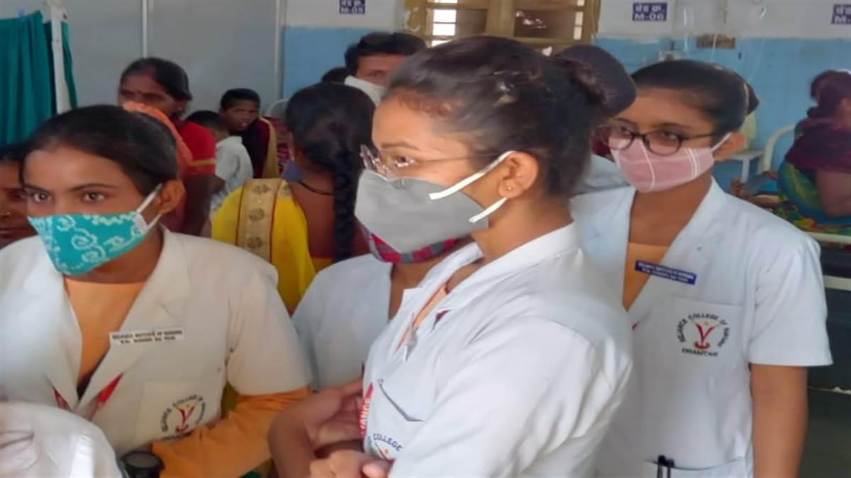 Dhamtari News : 11वीं की छात्रा ने स्कूल में खाया चूहामार पाउडर, शिक्षकों ने किया उपचार के लिए अस्पताल में भर्ती
