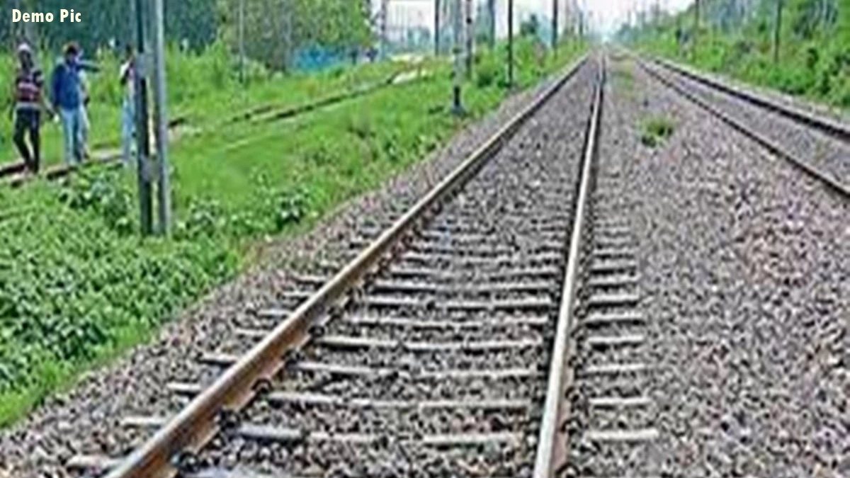 खंडवा में दिल्ली-मुंबई रेलवे ट्रैक पर पटाखों के ब्लास्ट से खलबली