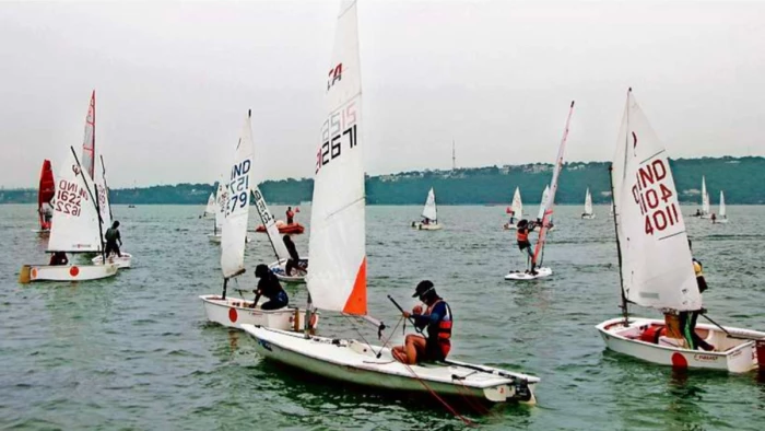 भोपाल में चल रही राजा भोज सेलिंग चैंपियनशिप, 100 से ज्यादा प्लेयर्स हवा के रुख पर दिखा रहे दम