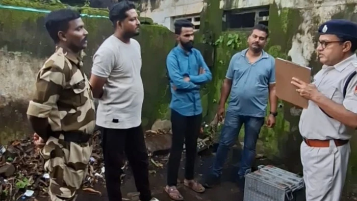 जबलपुर में ट्रेन के नीचे घुसकर काट रहे थे बैटरी की वायरिंग, कबाड़ी सहित तीन गिरफ्तार