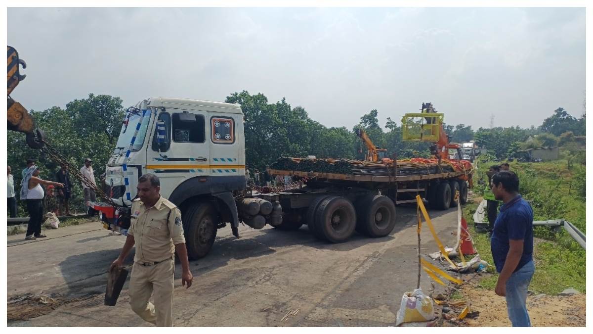 NH-130 में खराब ट्रेलर से भिड़े दो वाहन, सात घंटे थमा रहा अंबिकापुर-बिलासपुर मार्ग