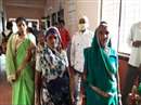 Bilaspur News: सरकारी रिकॉर्ड में मृत करार दिए लोग पहुंचे कलेक्टर के पास, कहा- हम अभी जिंदा हैं साहब