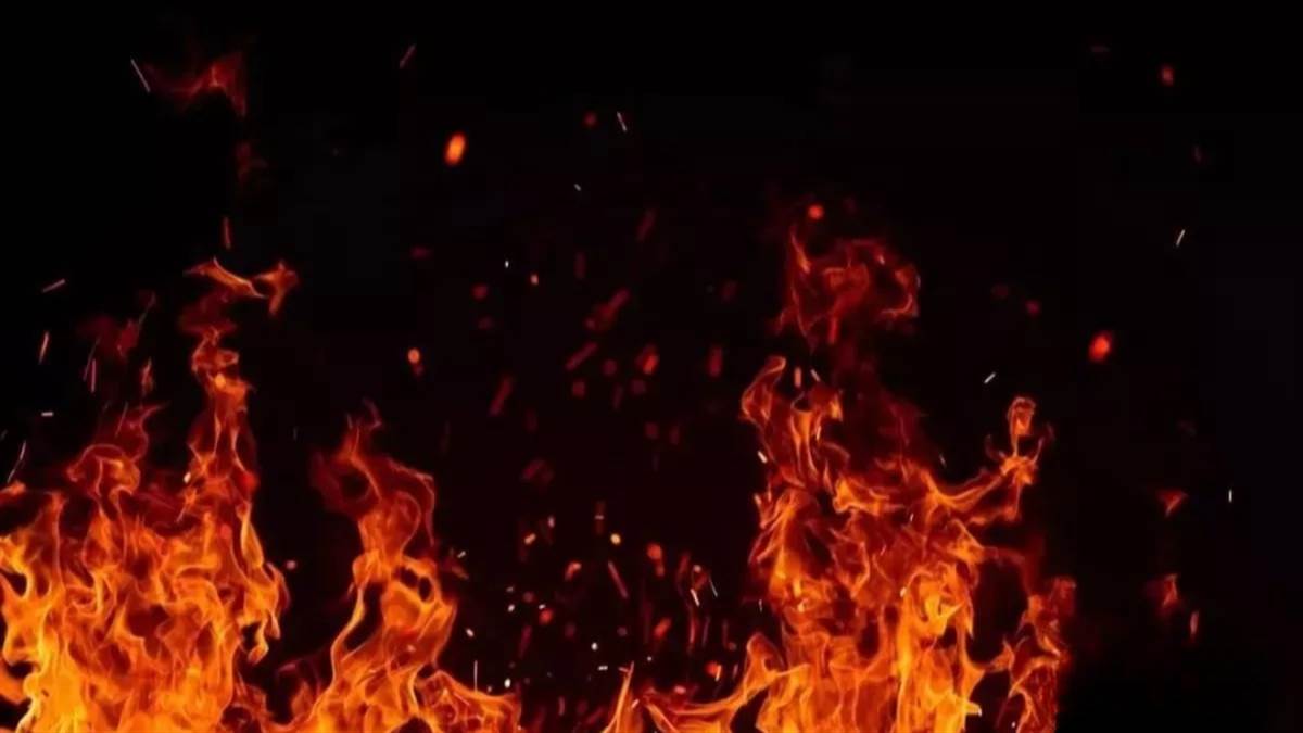दीपावली की रात सांवेर रोड स्थित दो फैक्ट्रियों सहित 19 जगह लगी आग