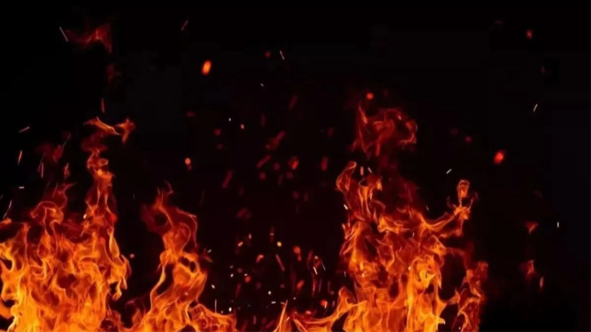 दीपावली की रात सांवेर रोड स्थित दो फैक्ट्रियों सहित 19 जगह लगी आग