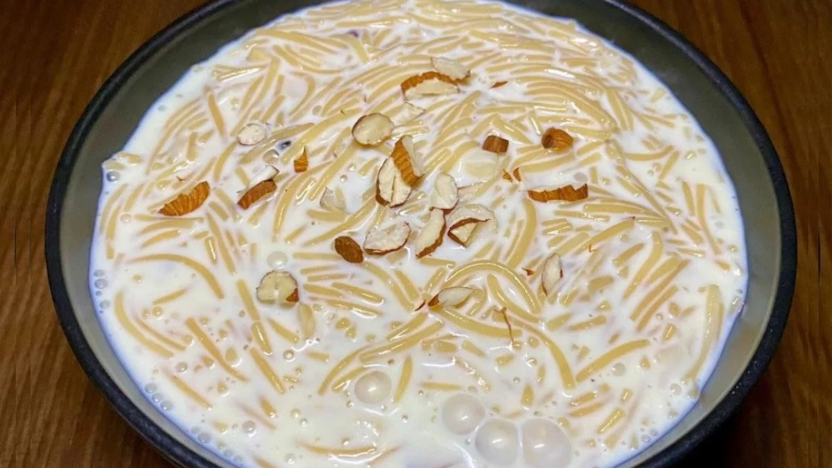 Bhai Dooj 2025: भाई दूज पर अपने प्यारे भाई के लिए बनाएं सेवई की खीर, झटपट नोट करें ये रेसिपी