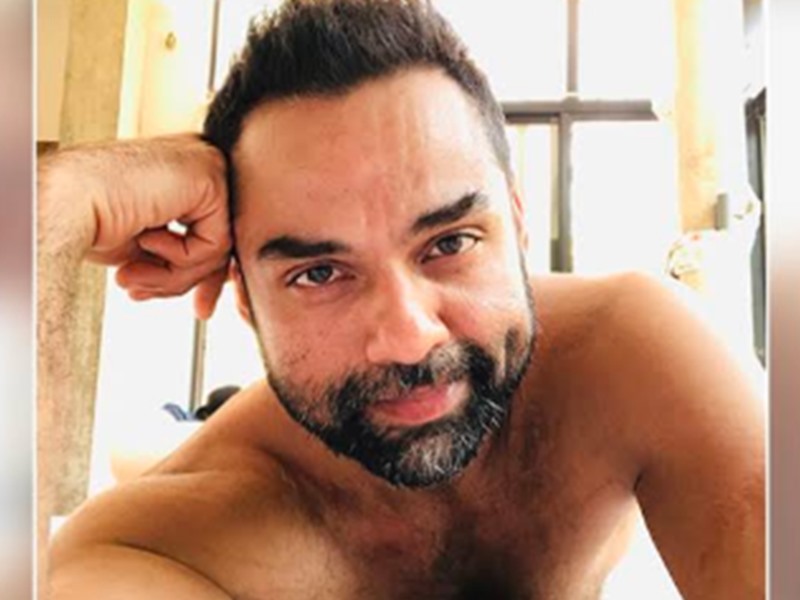 Abhay Deol ने कहा 'आखिरकार, मैं अपने डायरेक्टर के साथ सोया' तो हंस-हंसकर लोट-पोट हुए Fans