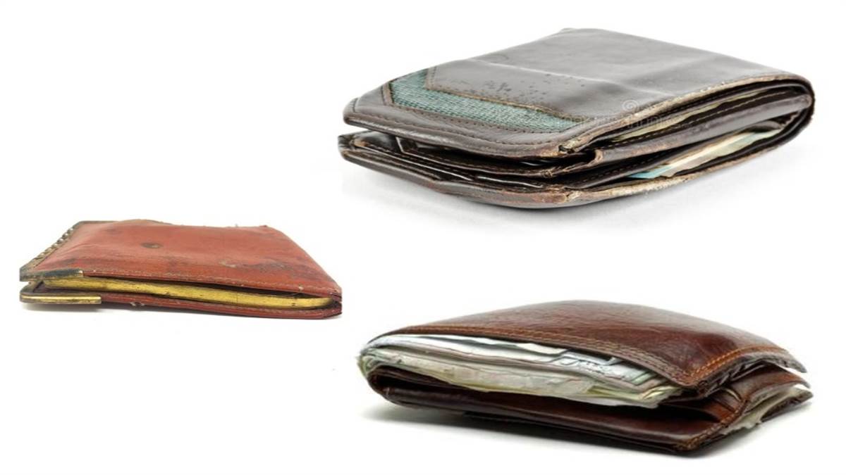Wallet को बनाना है मनी मैग्नेट? तो पर्स में रखें ये एक छोटी सी चीज; होगी  मां लक्ष्मी की कृपा - Vastu Tips For Wallet Keep These Things in Purse for  Maa