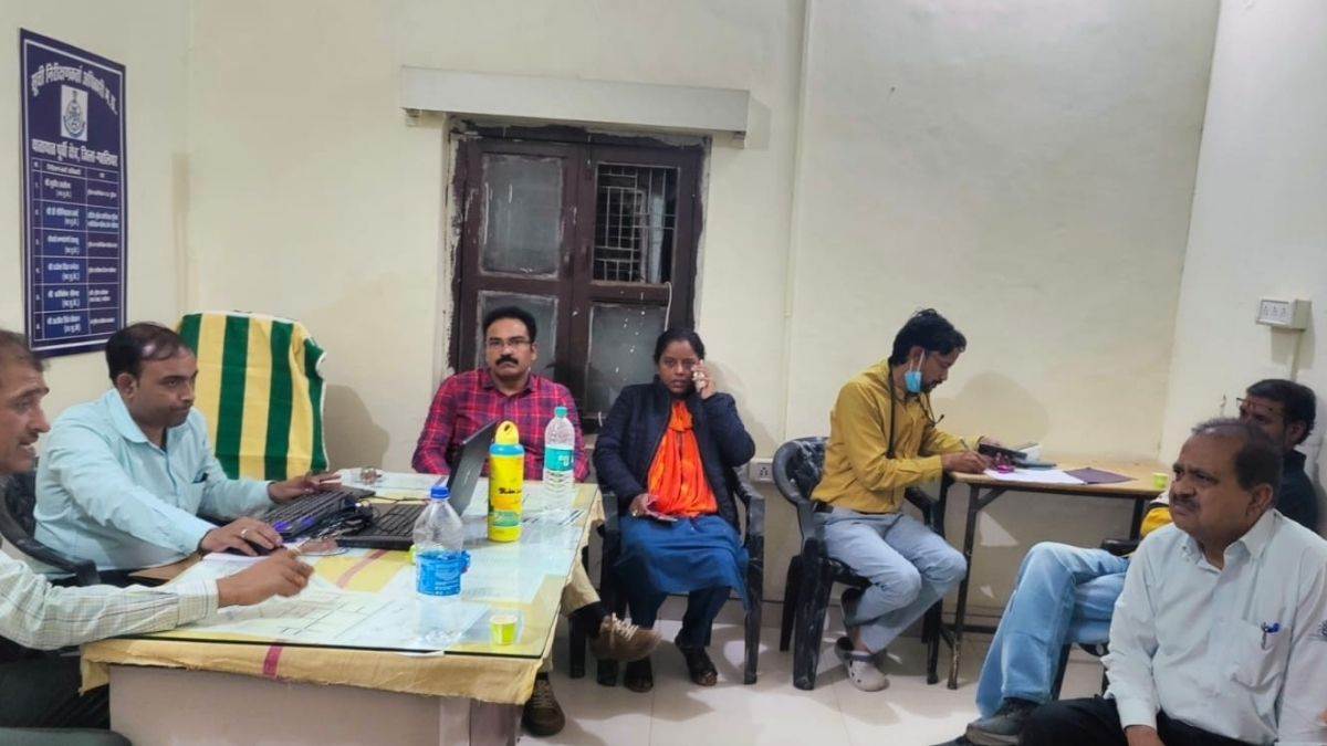 Gwalior News: 15 हजार की रिश्वत लेते पकड़ा गया PWD इंजीनियर, ठेकेदार की शिकायत पर लोकायुक्त की कार्रवाई