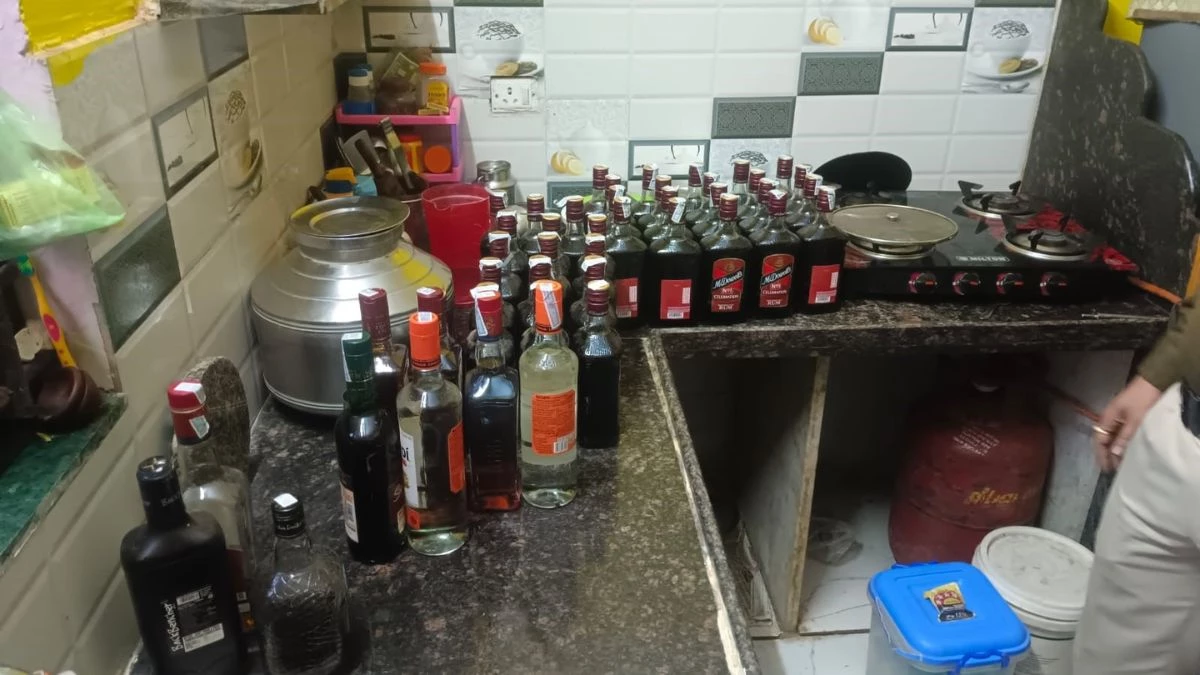भोपाल में किराये के मकान से बेची जा रही थी अवैध शराब, आबकारी टीम ने मकान मालिक से मांगा किरायानामा
