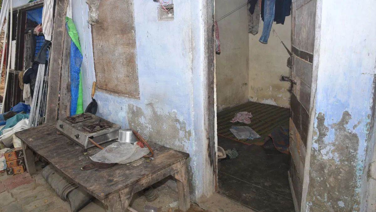 कानपुर की फैक्ट्री में चार मजदूरों की मौत, कमरे में आग जलाकर सोने से घुटा दम; सुबह मिली लाश