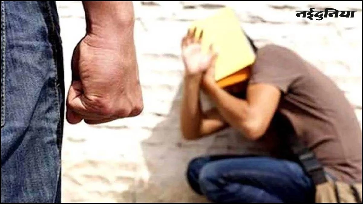 Indore में रैगिंग के नाम पर Torture... तीन घंटे तक बनाया बंधक, शराब-सिगरेट पीने के लिए किया मजबूर, 4 छात्र निलंबित