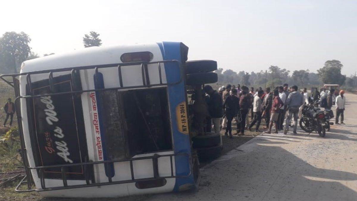 Shahdol Bus Accidents कटनी से शहडोल आ रही बस पलटी, कई यात्री घायल, 3 Chartered Bus Katni To Shahdol