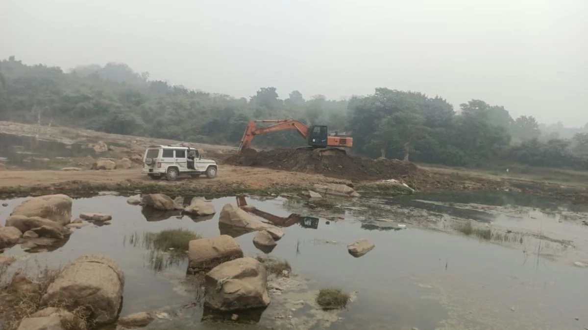 सतना में मंदाकिनी का सीना छलनी, आस्था की नदी पर सरकारी वार, मशीनों से किया जा रहा अवैध उत्खनन