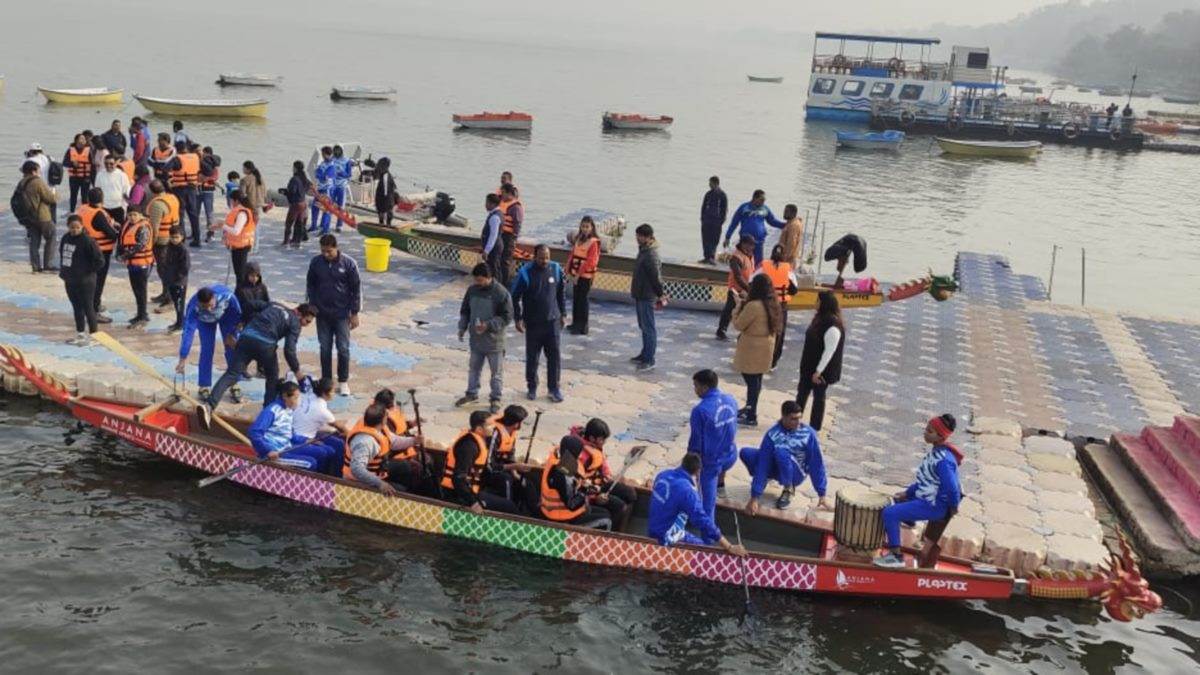 Bhopal News: आइएएस अफसरों ने परिवार संग बड़ी झील पर उठाया बोट रेस का लुत्‍फ