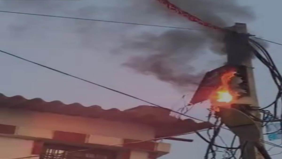 Jabalpur News : भागवत कथा के पंडाल के पास लगे पोल में लगी शार्ट सर्किट से आग