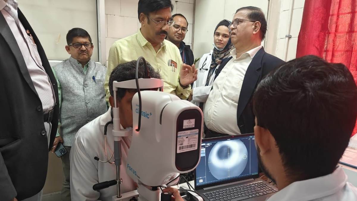 भोपाल के जेपी अस्पताल में अब आंखों के पर्दे की निशुल्‍क जांच, एआई कैमरे से पकड़ी जाएगी 'डायबिटिक रेटिनोपैथी'