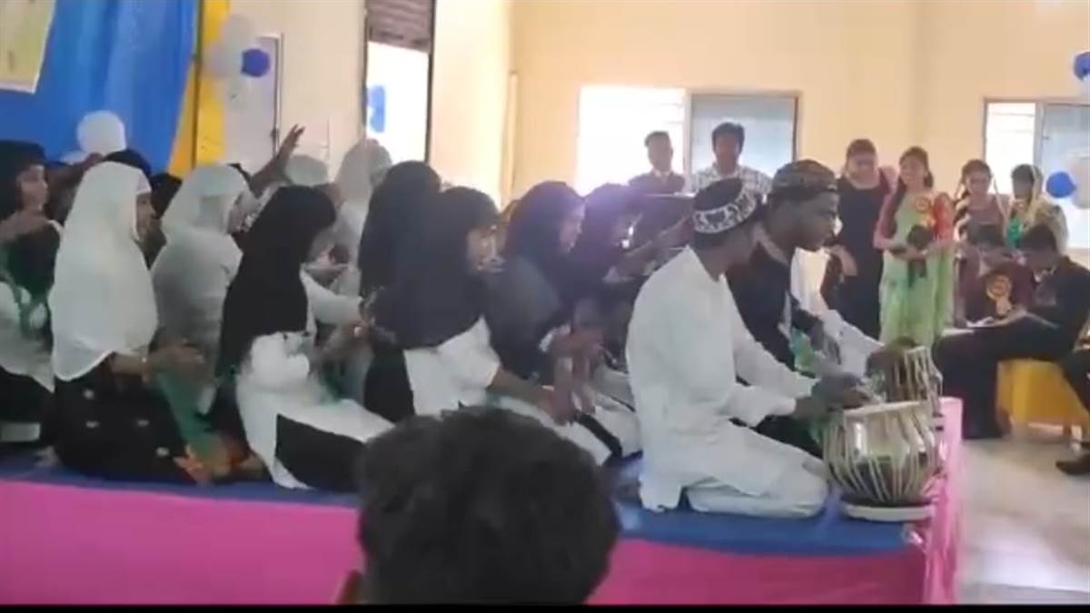 कालेज में कव्वाली से मचा बवाल, प्रोफेसर शेख जलाल की छुट्टी