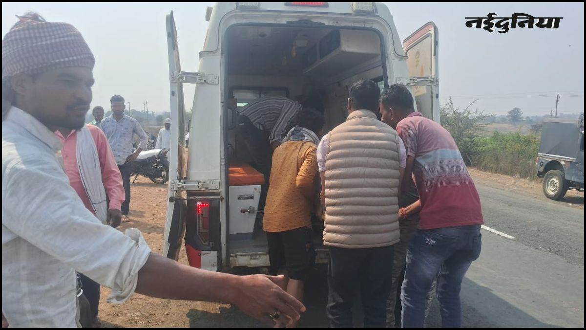 खंडवा-देड़तलाई हाइवे पर आधे घंटे तक तड़पता रहा घायल युवक, न एम्बुलेंस आई न पुलिस