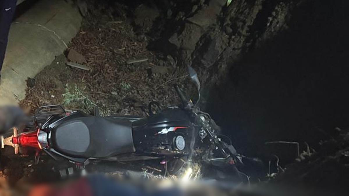 MP के मंडला जिले में देर रात जर्जर पुल से नीचे गिरी तेज रफ्तार बाइक, चार युवकों की मौत