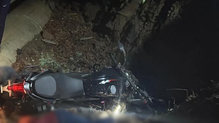 MP के मंडला जिले में देर रात जर्जर पुल से नीचे गिरी तेज रफ्तार बाइक, चार युवकों की मौत