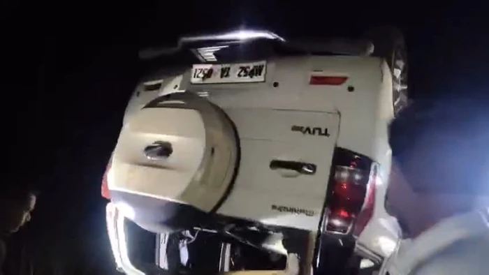 डिंडौरी में टायर पंचर होने से पलटी चलती हुई कार, तीन साल की बच्ची की मौत