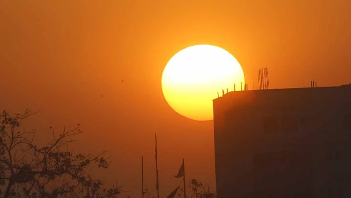 इंदौर में सोमवार तक रहेगी गर्मी से राहत, मंगलवार से बढ़ेगा तापमान; पढ़ें पूरे हफ्ते कैसा रहेगा मौसम