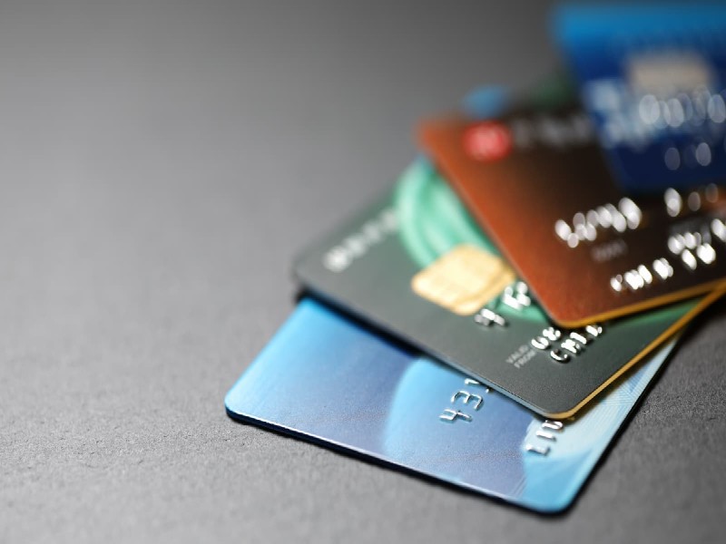 Credit Card इस्तेमाल करने वालों के लिए काम की खबर आरबीआई ने जारी किए नए  निर्देश जानिए फायदे में रहेंगे - Rbi issues new rules penalties for credit  and debit card check
