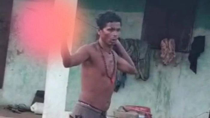 छत्तीसगढ़ में दिनदहाड़े दरिंदगी! पारिवारिक विवाद में पत्नी की हत्या, कटा सिर लेकर पोल्ट्री फार्म पहुंचा हत्यारा पति