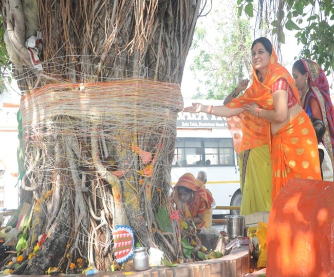 रायपुर : महिलाओं की जुटी भीड़