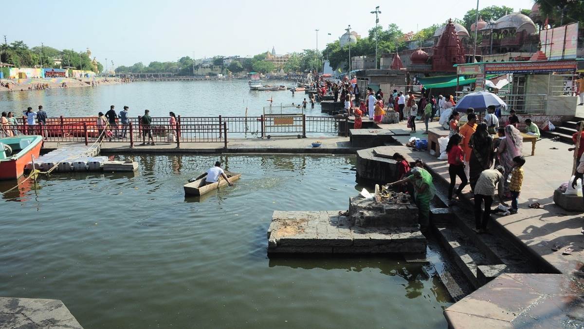 Ujjain News :  शिप्रा नदी में नालों का पानी मिलने से सियासी हलचल, रातों-रात बदला पानी