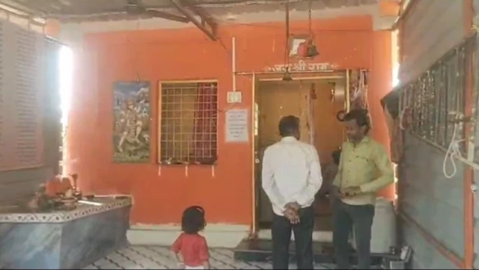 सागर में मंगलधाम हनुमान मंदिर में चोरी, नकदी सहित मुकुट-छत्र ले गए चोर, लोगों में भारी गुस्सा