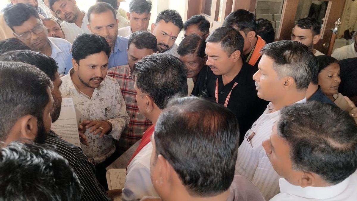 छत्तीसगढ़ में मनरेगा कर्मियों का बड़ा एलान, VB-G RAM G योजना से नाराज 12 हजार कर्मचारी करेंगे हड़ताल, रखी ये मांगें
