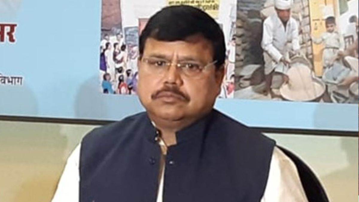 शिवपुरी में उर्जा मंत्री प्रद्युमन सिंह तोमर के सामने लगे बिजली विभाग के चोर के नारे, ग्रामीण बोले- नहीं हो रहा समाधान