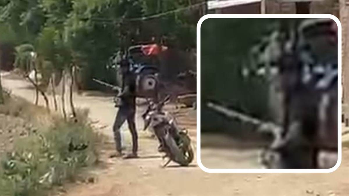 मात्र 7 हजार रुपये की उधारी पर दोस्तों में विवाद, तीसरे ने तान दी रायफल और कर दी हवाई फायरिंग, वीडियो वायरल