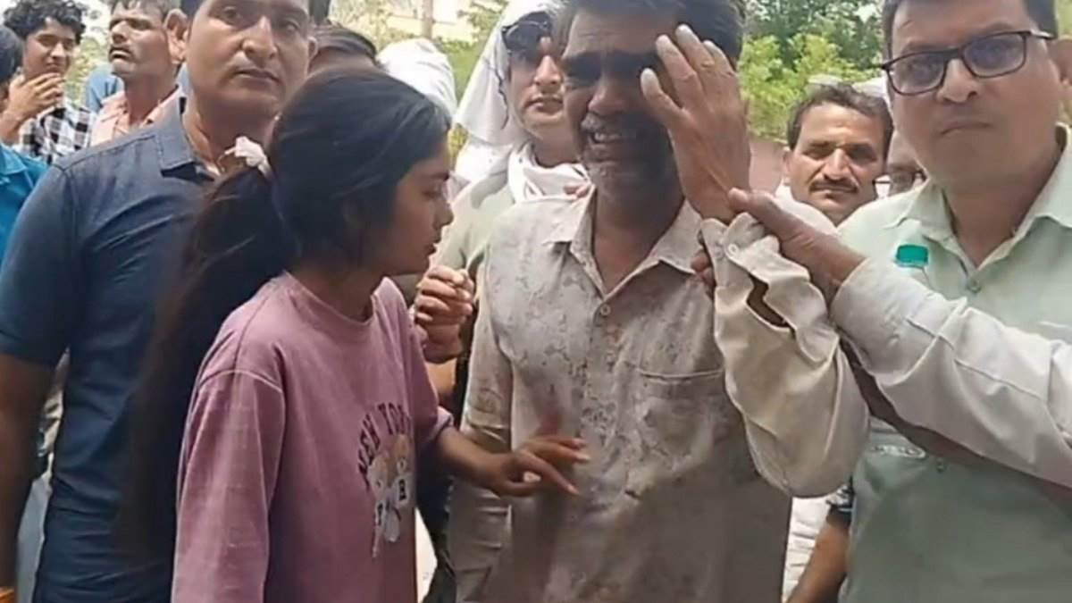 विदिशा में Neet परीक्षा न दे पाने पर छलका एक बेटी का दर्द: 'पापा आज भी कह रहे हैं तैयारी करो, पर मेरी हिम्मत टूट चुकी है'