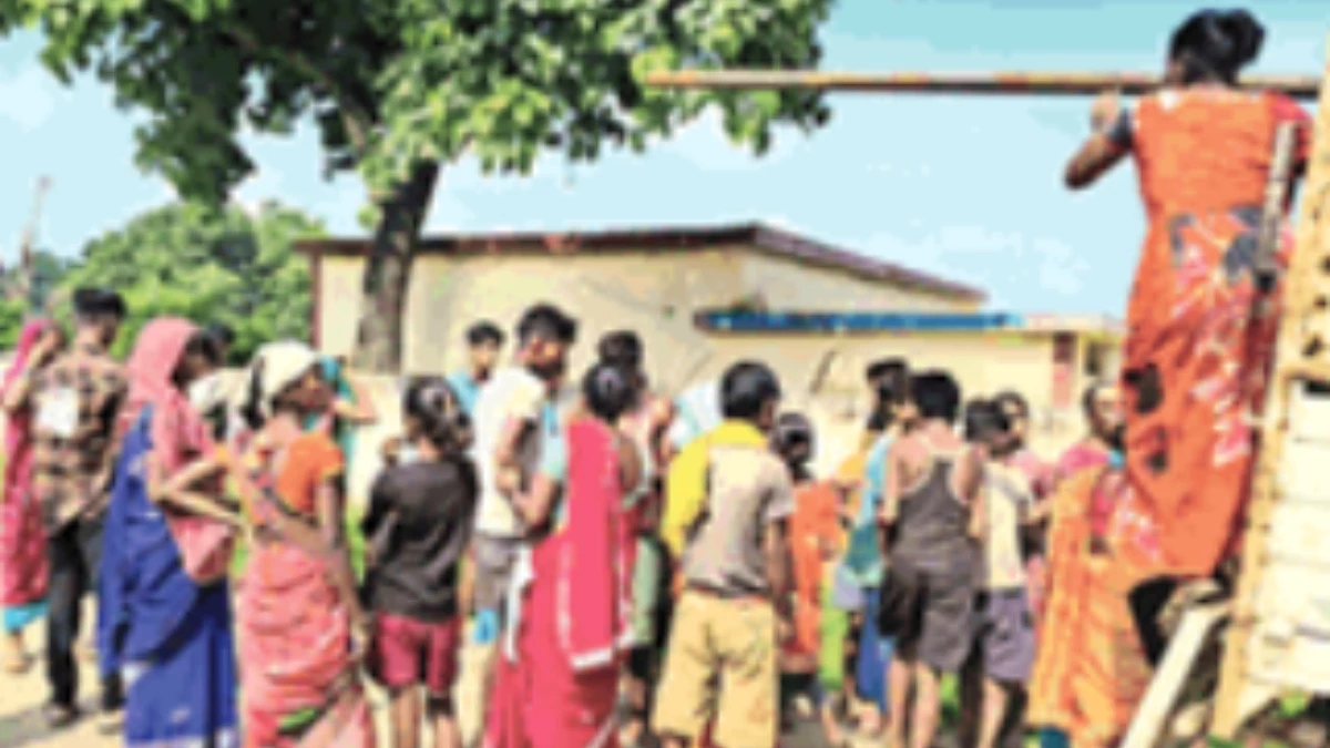 CG News: धान रोपाई के लिए ले जाए जा रहे थे स्कूली बच्चे, 30 नाबालिगों को रेस्क्यू कर बचाया गया