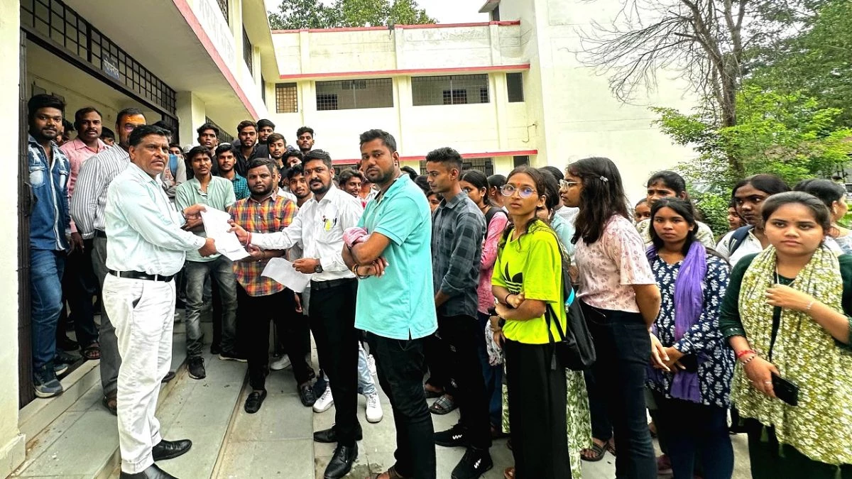 बिलासपुर में बॉटनी और जूलॉजी में 80% छात्र फेल, पिछले साल के टॉपर्स भी लिस्ट में शामिल, जांच के आदेश