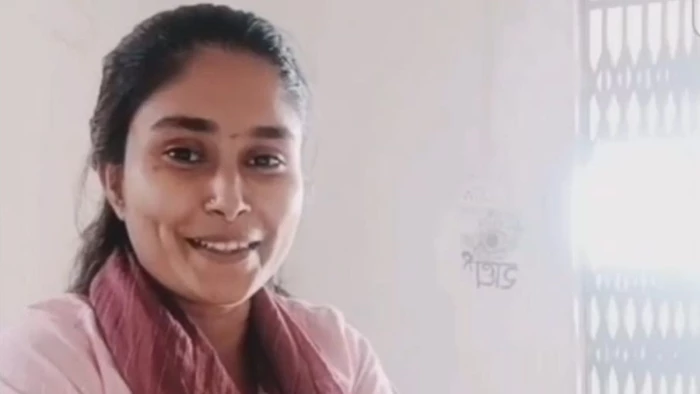 'भक्त बनो, अंधभक्त नहीं', धार के सरकारी अस्पताल में बनाया राजनीतिक वीडियो, सीएचओ पर गिरी गाज