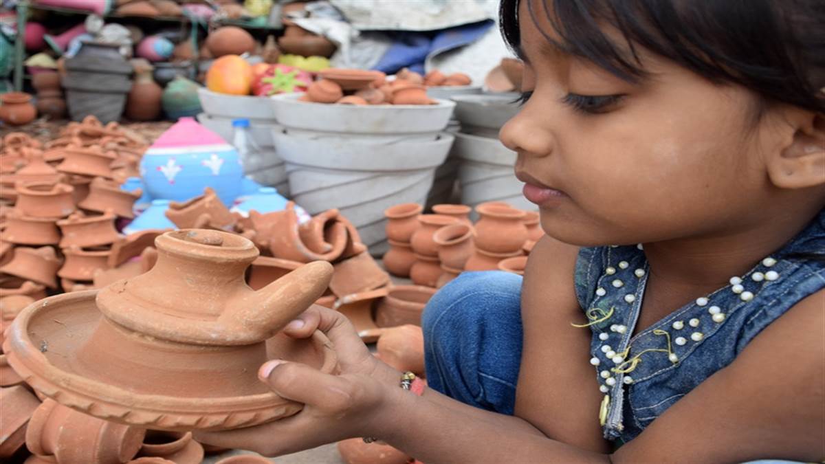 CG News: 27 अगस्त को पोला पर्व, होगी बैल दौड़, श्रृंगार प्रतियोगिता, पूजा कर खिलाएंगे छत्तीसगढ़ी व्यंजन - Pola festival will be held on August 27 there will be bull race makeup