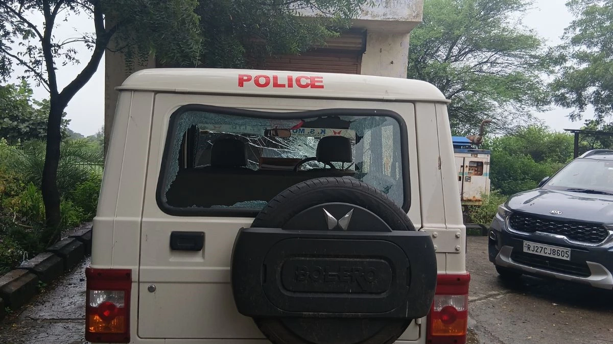MP में युवक की मौत को बताया हत्या, घर में आग लगाई, पुलिसकर्मियों पर भी किया हमला