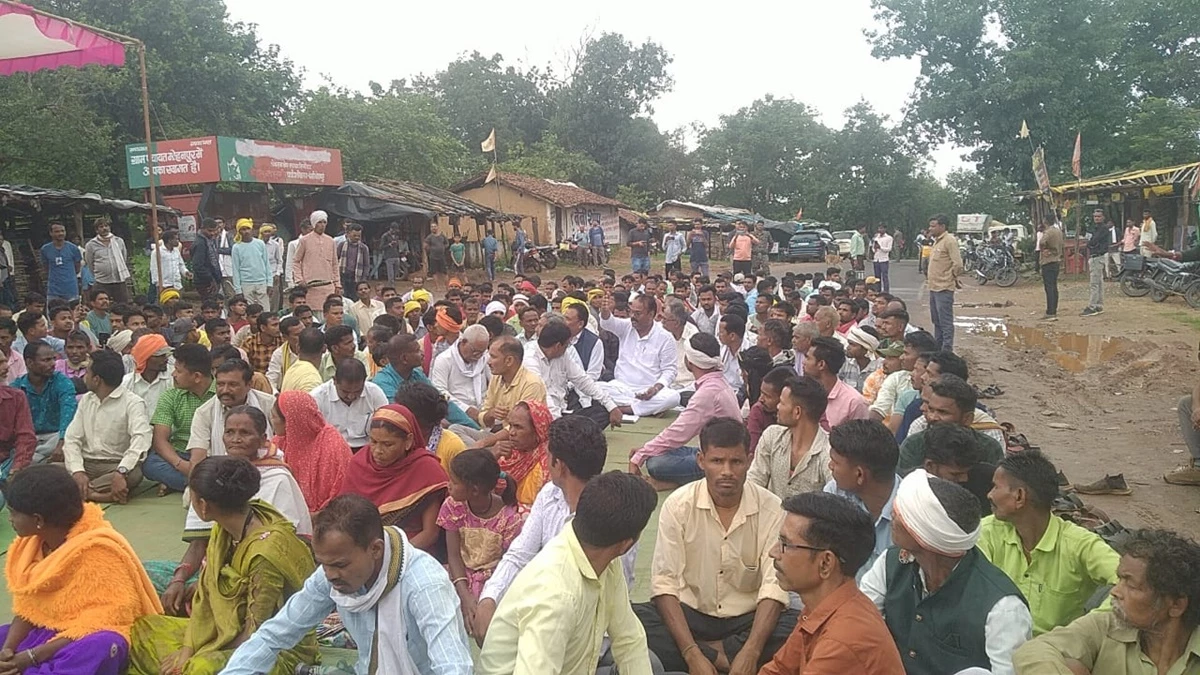 बालाघाट के माओवाद प्रभावित 30 से ज्यादा गांवों में मोबाइल नेटवर्क की समस्या, ग्रामीणों ने हाईवे पर लगाया जाम